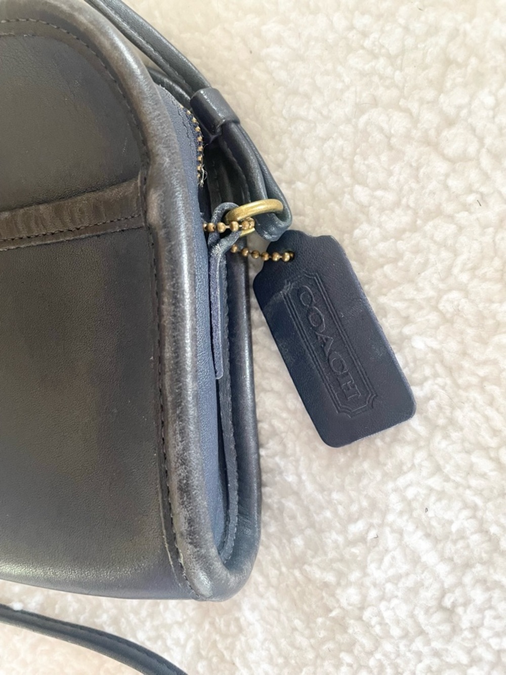 Vintage 80s/90s Coach Abbie Mini Crossbody Bag, Navy Blue Leather - Picture 3 of 10